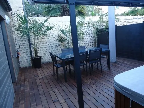 Deluxe Apart Daire, Sıcak Su Havuzu