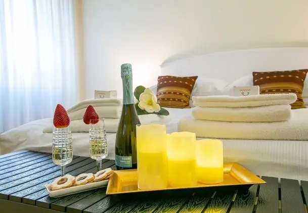 Honeymoon Oda, 1 En Büyük (King) Boy Yatak (Les Suites di Sara 5)