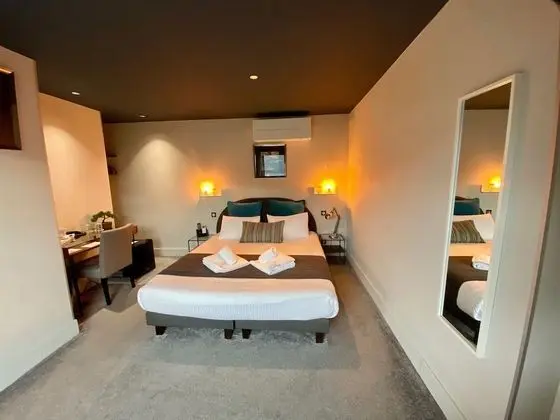 Superior Tek Büyük Yataklı Oda, Sıcak Su Küveti, Göl Manzaralı (Chambotte et Mont Granier)