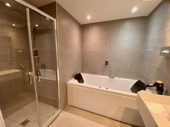 Superior Tek Büyük Yataklı Oda, Sıcak Su Küveti, Göl Manzaralı (Chambotte et Mont Granier)