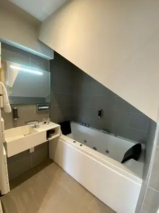 Superior Tek Büyük Yataklı Oda, Sıcak Su Küveti, Göl Manzaralı (Chambotte et Mont Granier)