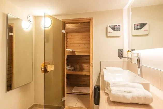 Tek Büyük Yataklı Oda, Sauna