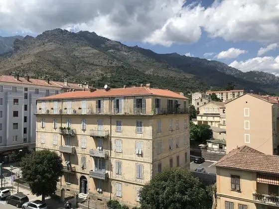 Standard Apart Daire, Balkon (402)
