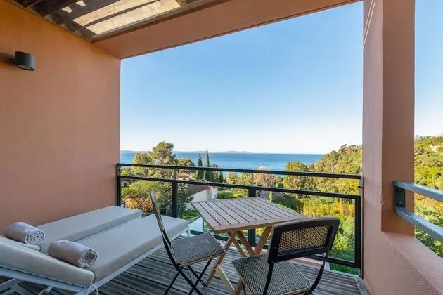 Tek Büyük Yataklı Oda, Balkon