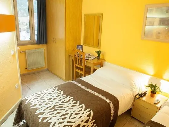 Büyük Yataklı Tek Kişilik Oda