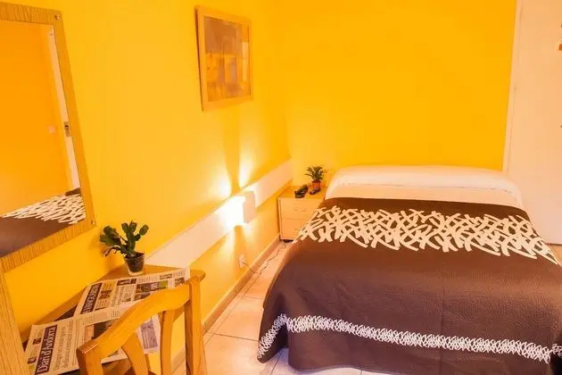 Büyük Yataklı Tek Kişilik Oda