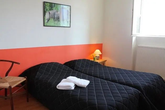 İki Ayrı Yataklı Oda, Ortak Banyo