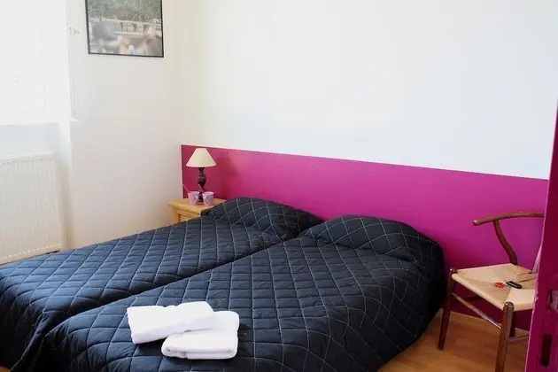 İki Ayrı Yataklı Oda, Ortak Banyo