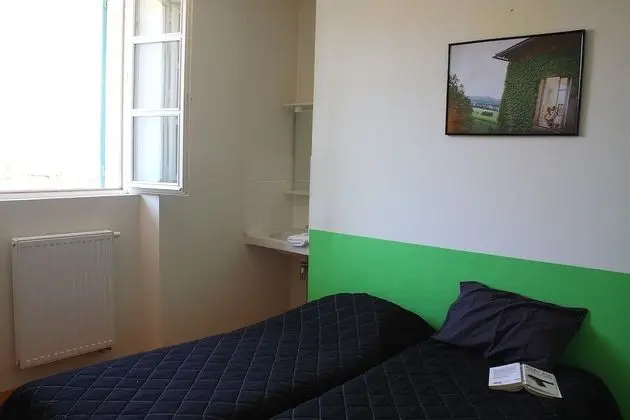 İki Ayrı Yataklı Oda, Ortak Banyo