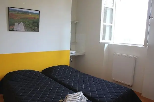 İki Ayrı Yataklı Oda, Ortak Banyo