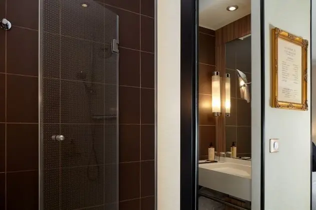 Classic Oda, 1 Büyük (Queen) Boy Yatak