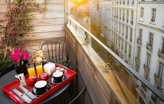 Classic Oda, 1 Büyük (Queen) Boy Yatak, Balkon