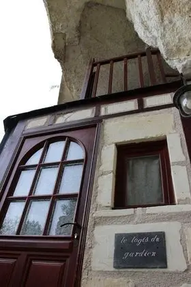 Dört Kişilik Oda, Sigara İçilmez (Le Logis du Gardien)