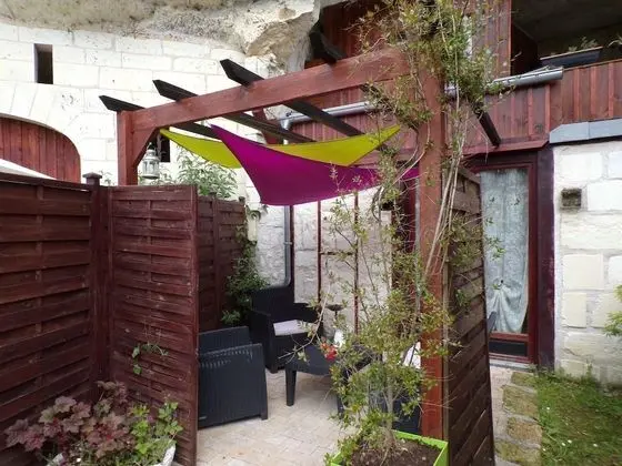 Dört Kişilik Oda, Sigara İçilmez (Le Logis du Gardien)