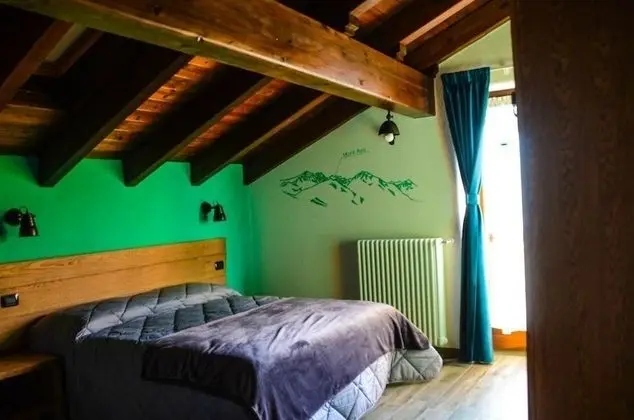 Üç Kişilik Oda, Dağ Manzaralı