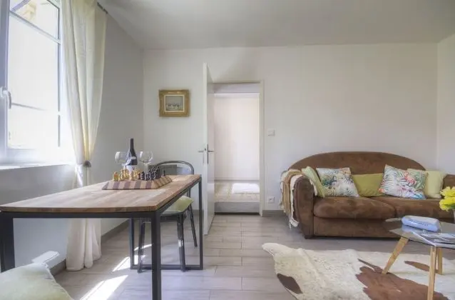 Odada yemek servisi
