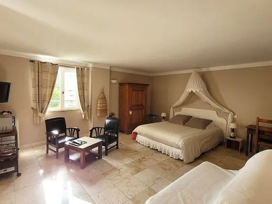 Comfort Tek Büyük Yataklı Oda, Özel Banyo, Havuz Manzaralı