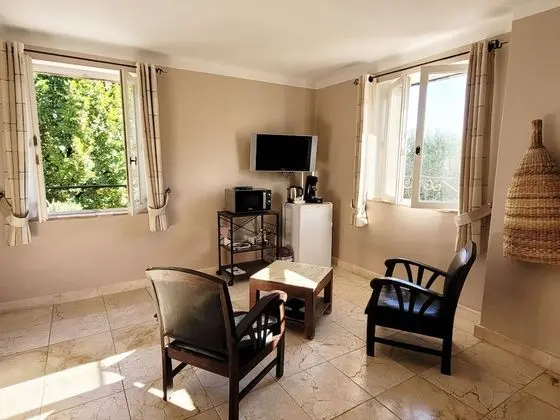 Comfort Tek Büyük Yataklı Oda, Özel Banyo, Havuz Manzaralı