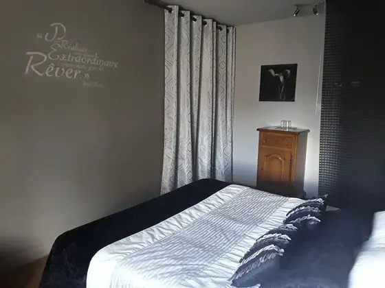 Tek Büyük Yataklı Oda (Montcellienne)