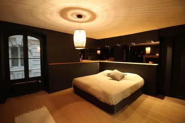 Superior Tek Büyük Yataklı Oda, Avlu Manzaralı (Chambre Grands Hommes)