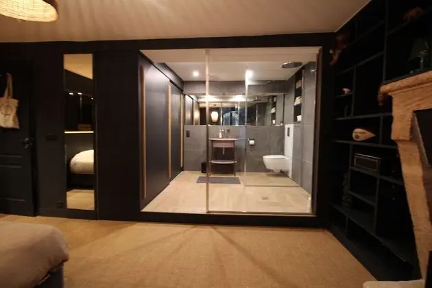 Superior Tek Büyük Yataklı Oda, Avlu Manzaralı (Chambre Grands Hommes)
