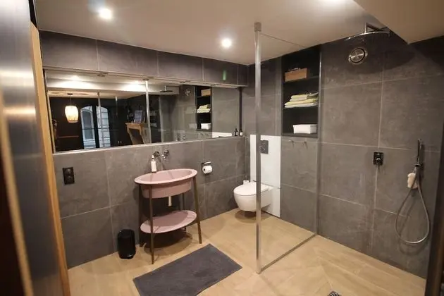 Superior Tek Büyük Yataklı Oda, Avlu Manzaralı (Chambre Grands Hommes)
