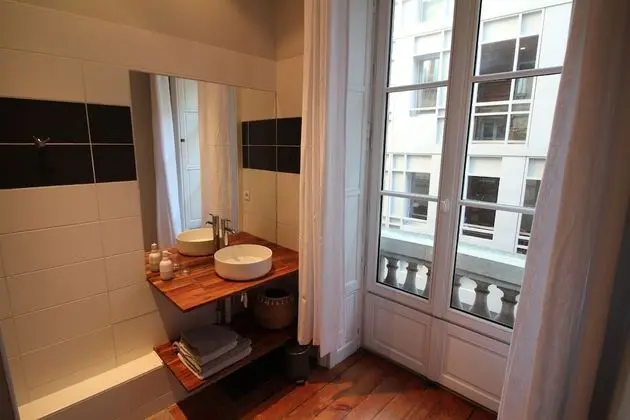 Superior Tek Büyük Yataklı Oda, Şehir Manzaralı (Chambre Quinconces)