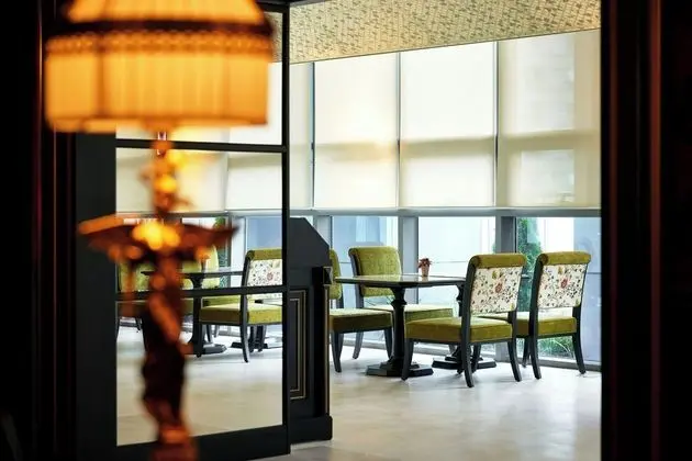 Corner Jr. Suite, Junior Suite, 1 King Bed, City View, La Maison Boutique For 2