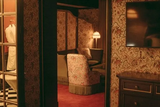 Corner Suite Twin-Savory Lounge Access