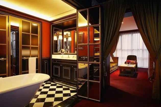 Corner Suite Twin-Savory Lounge Access