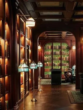 Corner Suite Twin-Savory Lounge Access