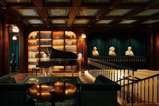 Corner Suite Twin-Savory Lounge Access