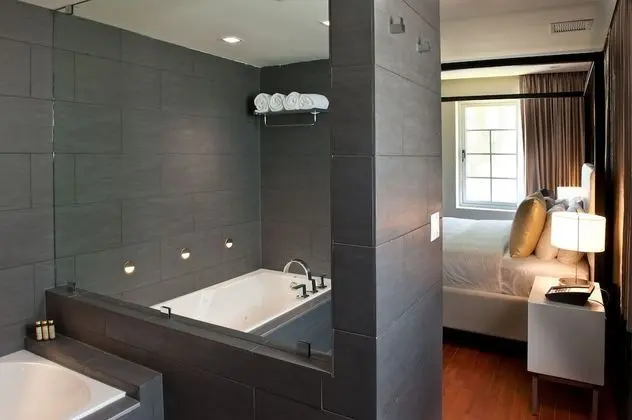 Leslie Ocean Suite