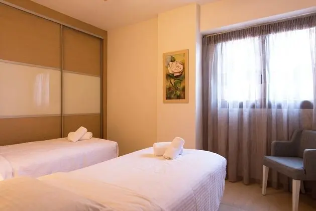 2 Bedroom House without Pool with Sea View