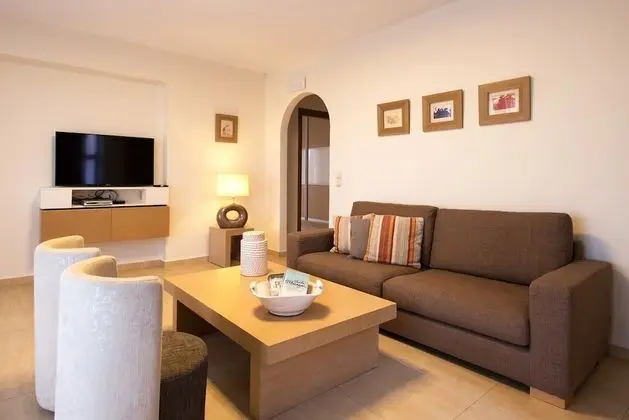 2 Bedroom House without Pool with Sea View