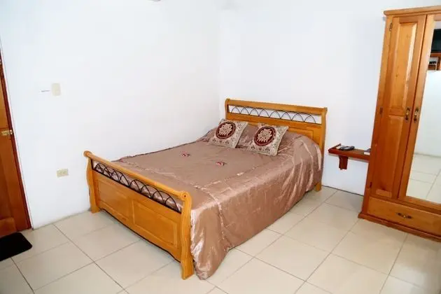 Apart Daire, 1 Büyük (Queen) Boy Yatak, Mutfak, Bahçe Manzaralı