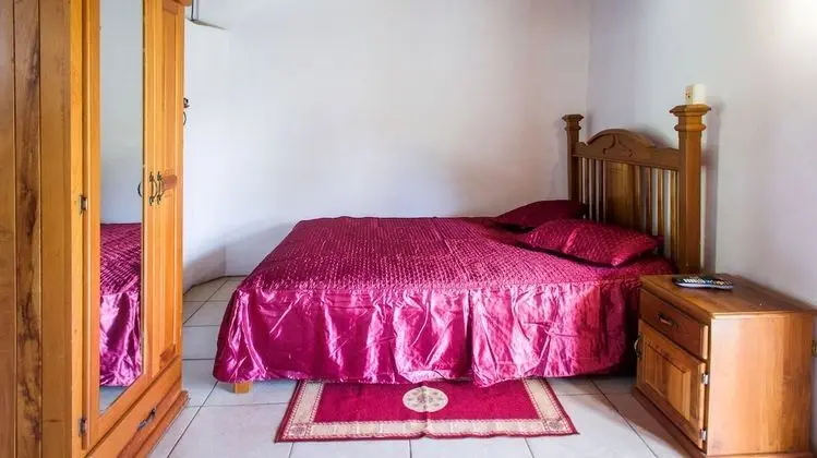Apart Daire, 1 Büyük (Queen) Boy Yatak, Mutfak, Bahçe Manzaralı