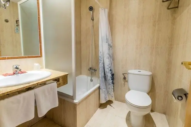 Standard Tek Büyük Yataklı Oda