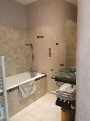 Deluxe Tek Büyük Yataklı Oda, Özel Banyo, Bahçe Manzaralı (LA DOUELLE)