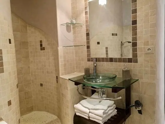 Deluxe Tek Büyük Yataklı Oda, Özel Banyo, Bahçe Manzaralı (LA DOUELLE)