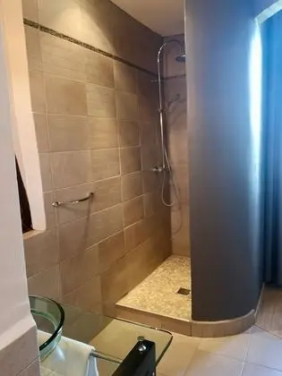 Superior Tek Büyük Yataklı Oda, Özel Banyo, Bahçe Manzaralı (LA CABOTTE)