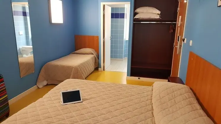 Üç Kişilik Oda