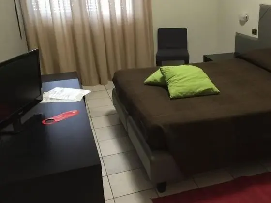 Büyük Yataklı Tek Kişilik Oda