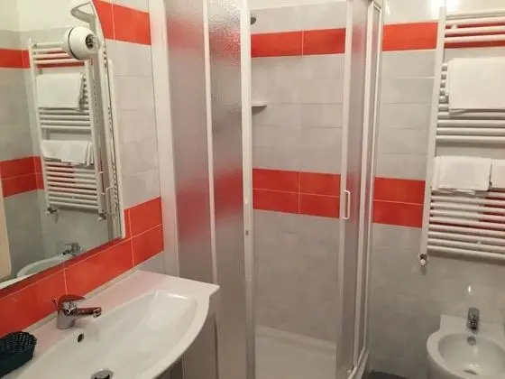 Büyük Yataklı Tek Kişilik Oda