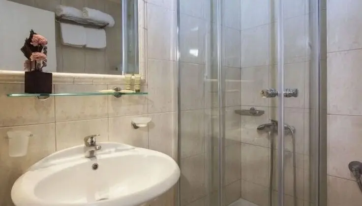 Standard Tek Büyük Yataklı Oda