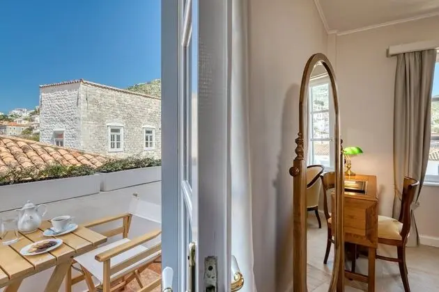 Superior Oda, Balkon