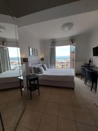 Deluxe Tek Büyük veya İki Ayrı Yataklı Oda, Balkon, Deniz Manzaralı