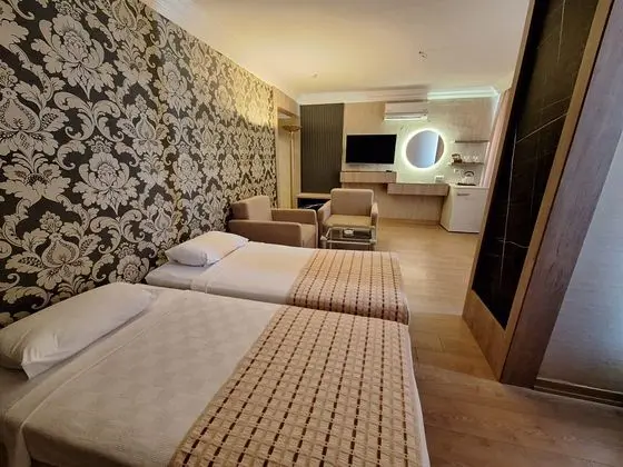 https://images.etstur.com/imgproxy/resize/2560x1440/files/images/hotelImages/etsrooms/197/Letoile_Beach_Hotel_20250723173659_1.jpeg