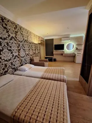 https://images.etstur.com/imgproxy/resize/2560x1440/files/images/hotelImages/etsrooms/197/Letoile_Beach_Hotel_20250723173700_11.jpeg