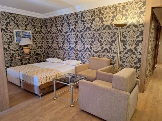 https://images.etstur.com/imgproxy/resize/2560x1440/files/images/hotelImages/etsrooms/197/Letoile_Beach_Hotel_20250723173700_6.jpeg